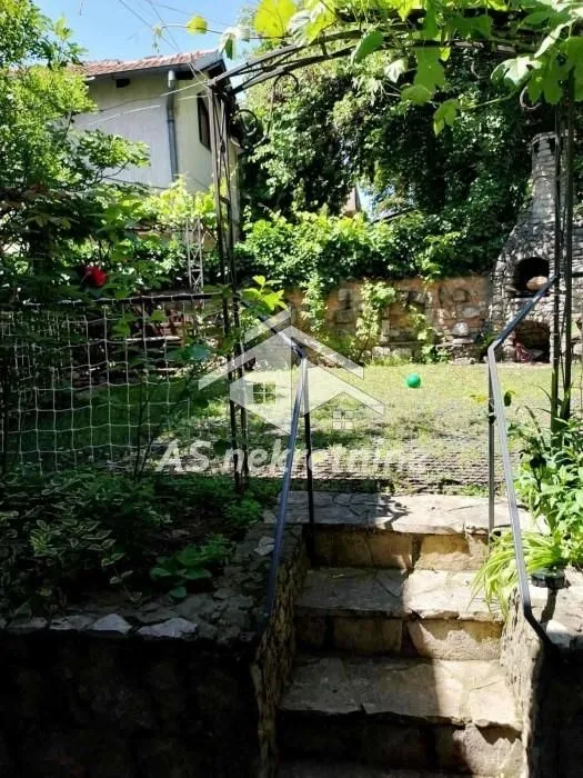 Rent, house, 260m², Neimar, Vračar Sve Podlokacije