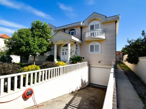 Izdavanje, kuća, 300m², Zabjelo, Podgorica - image 4