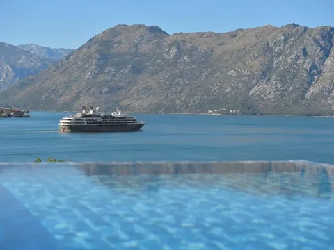 Prodaja, trosoban stan, 82m², Dobrota, Kotor - image 1