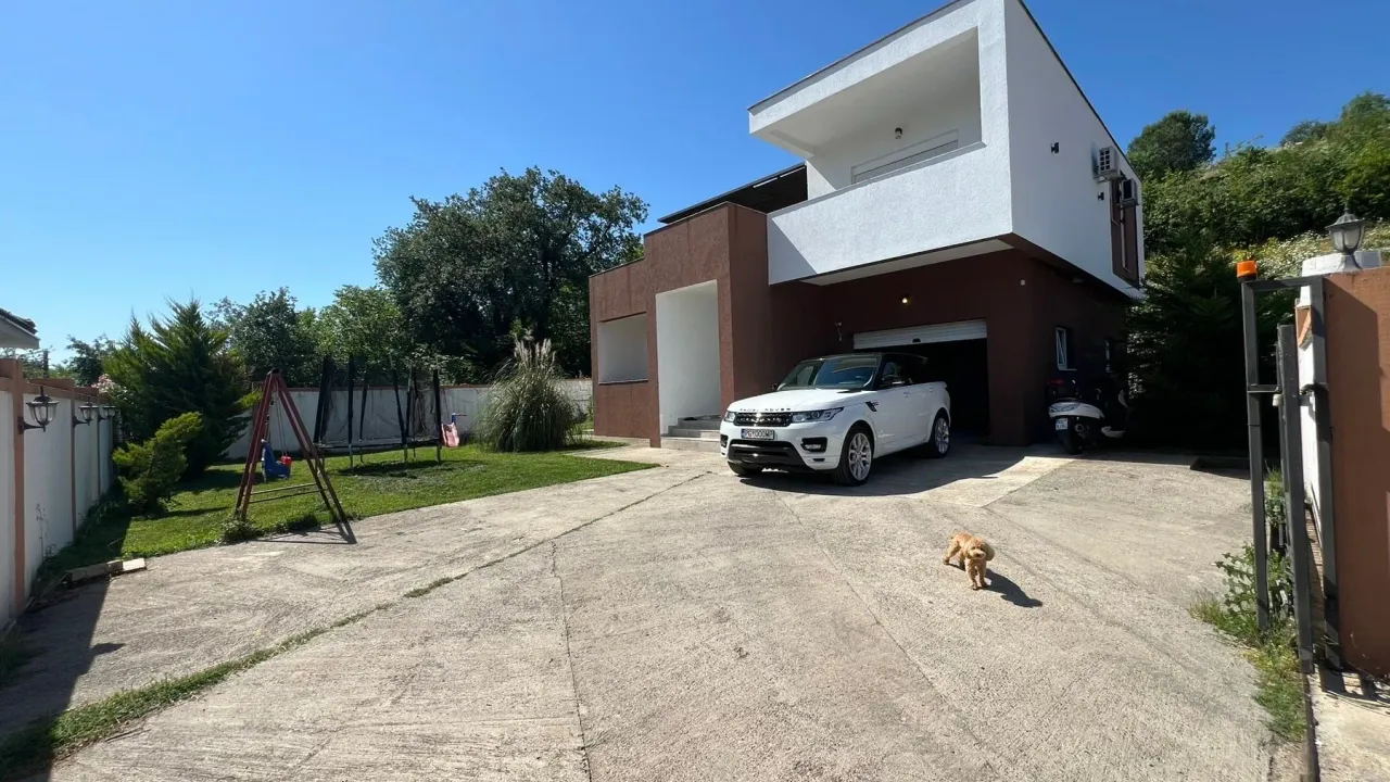 Prodaja, kuća, 260m², Gornja Gorica, Podgorica