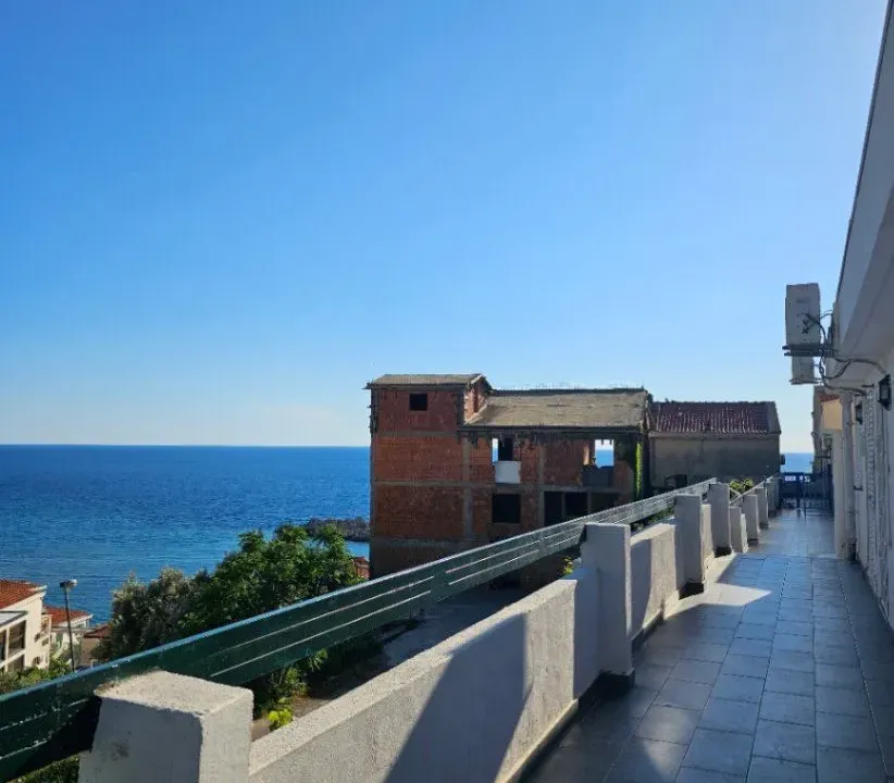 Izdavanje, jednosoban stan, 39m², Sveti Stefan, Budva