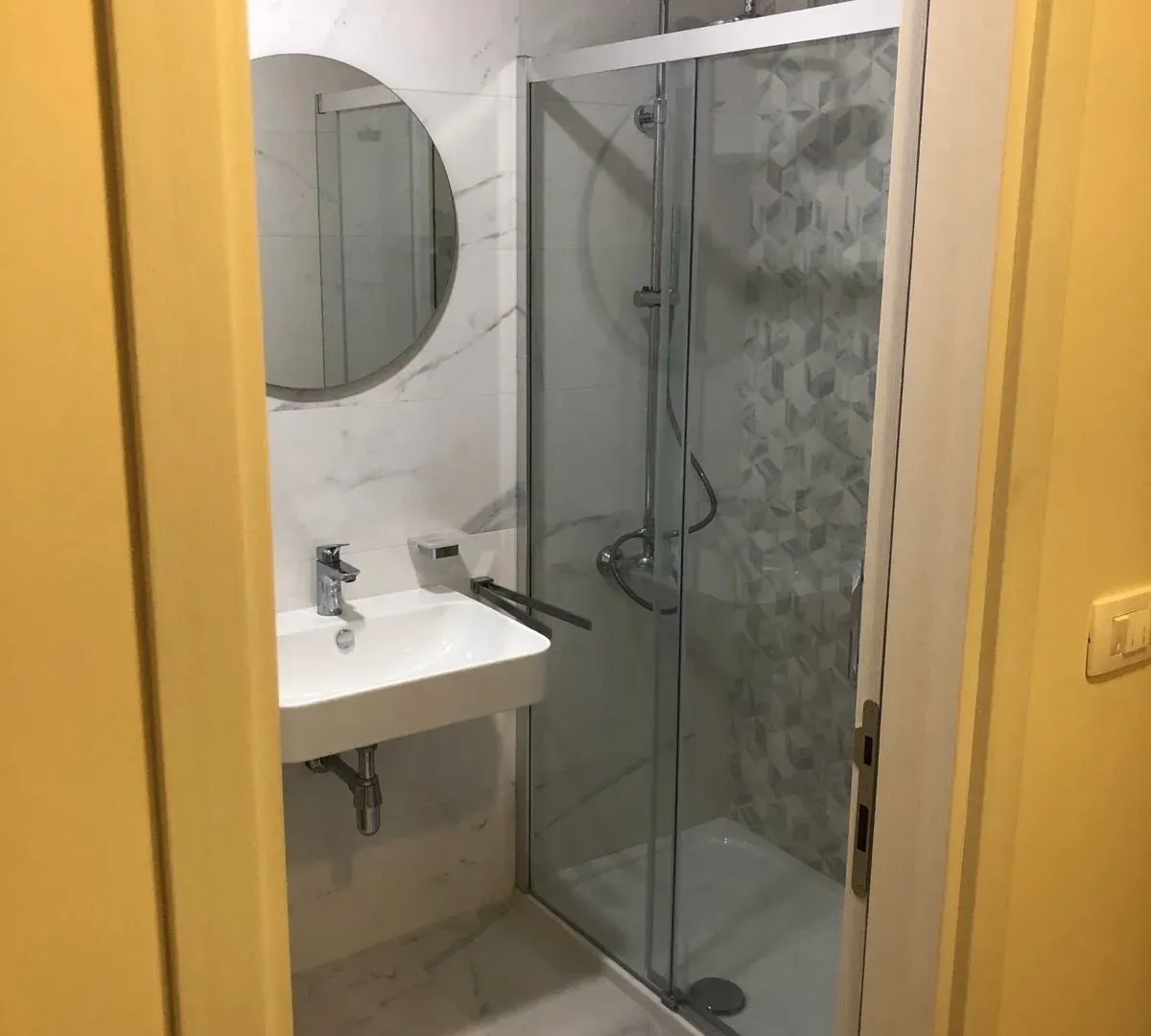 Izdavanje, jednosoban stan, 47m², Central Point, Podgorica
