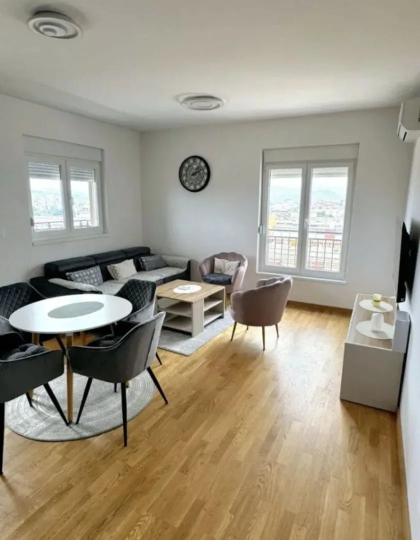 Izdavanje, dvosoban stan, 66m², Stari Aerodrom, Podgorica