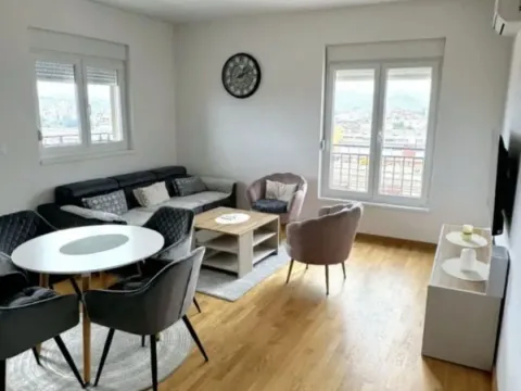Izdavanje, dvosoban stan, 66m², Stari Aerodrom, Podgorica - image 1