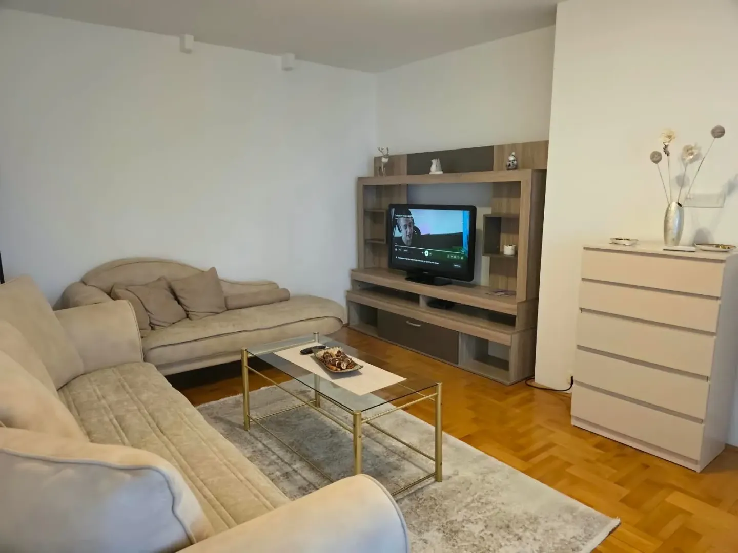 Rent, one bedroom apartment, 60m², Blok 6, Podgorica