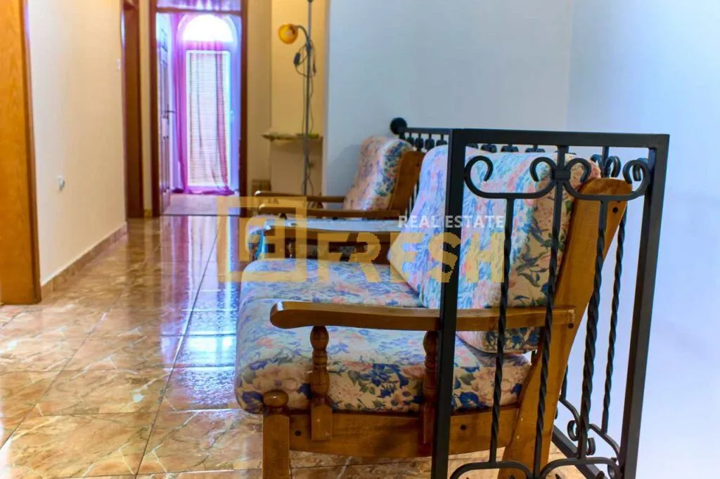 Izdavanje, kuća, 160m², Tološi, Podgorica