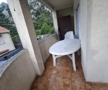 Izdavanje, dvosoban stan, 67m², Škaljari, Kotor - image 2