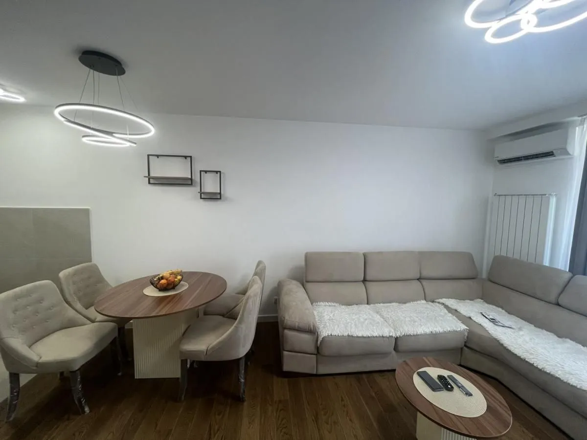 Izdavanje, jednosoban stan, 56m², Niš, Srbija