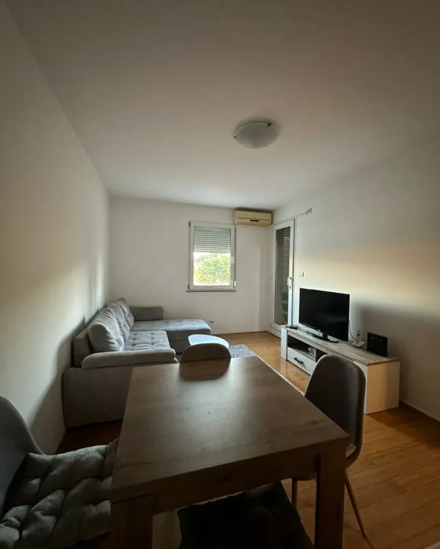 Izdavanje, jednosoban stan, 40m², Zabjelo, Podgorica