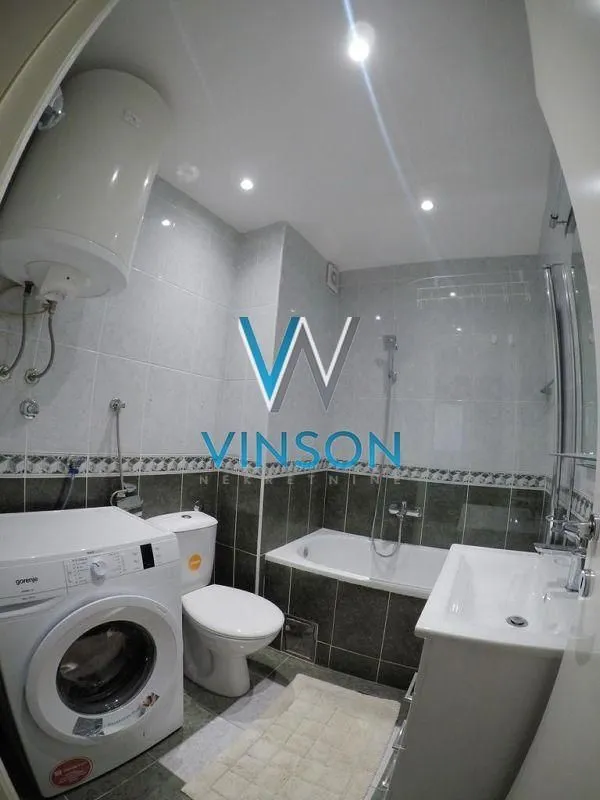Izdavanje, trosoban stan, 130m², Grbavica, Novi Sad Sve Podlokacije