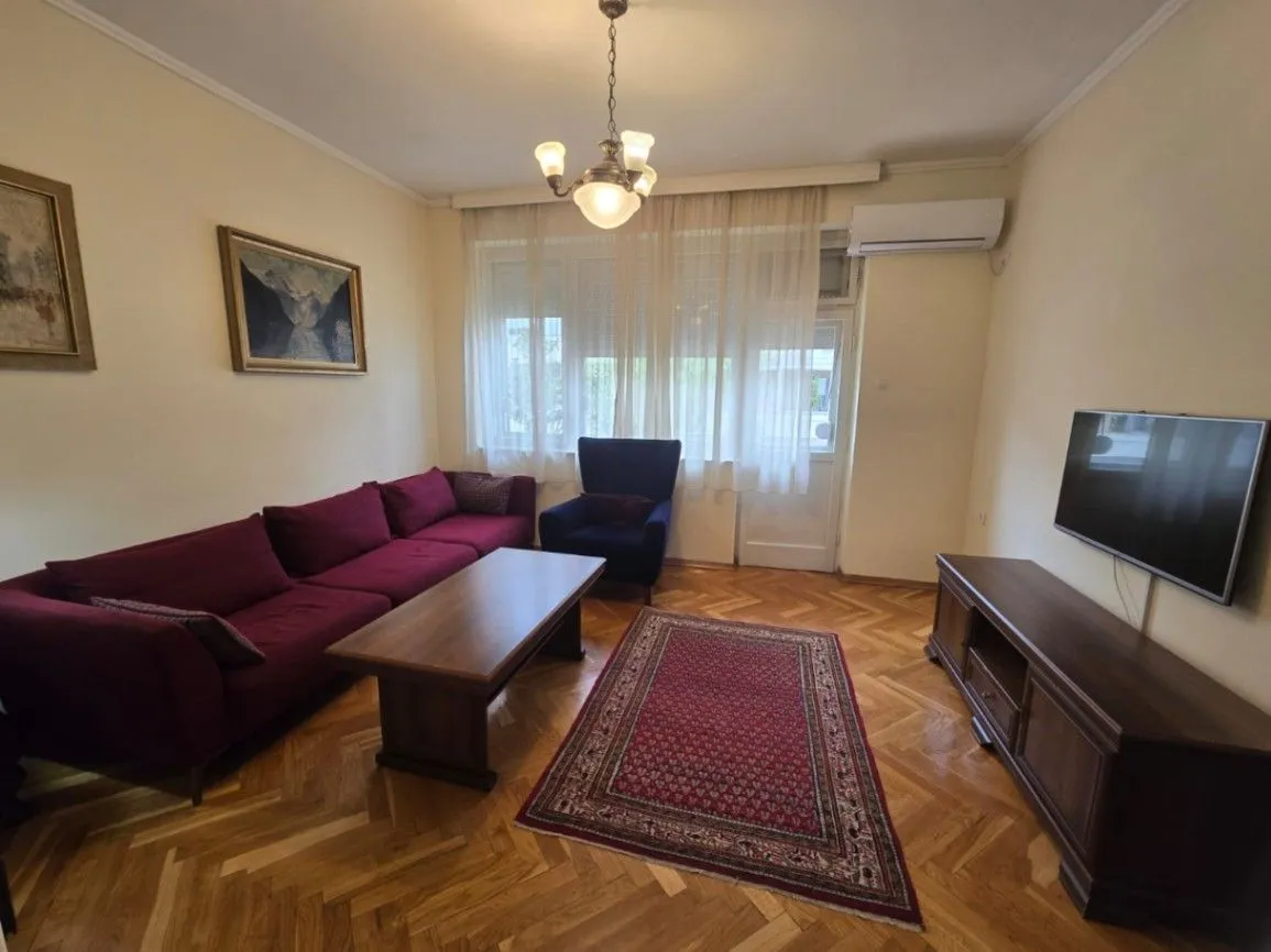 Izdavanje, dvosoban stan, 95m², Centar, Podgorica