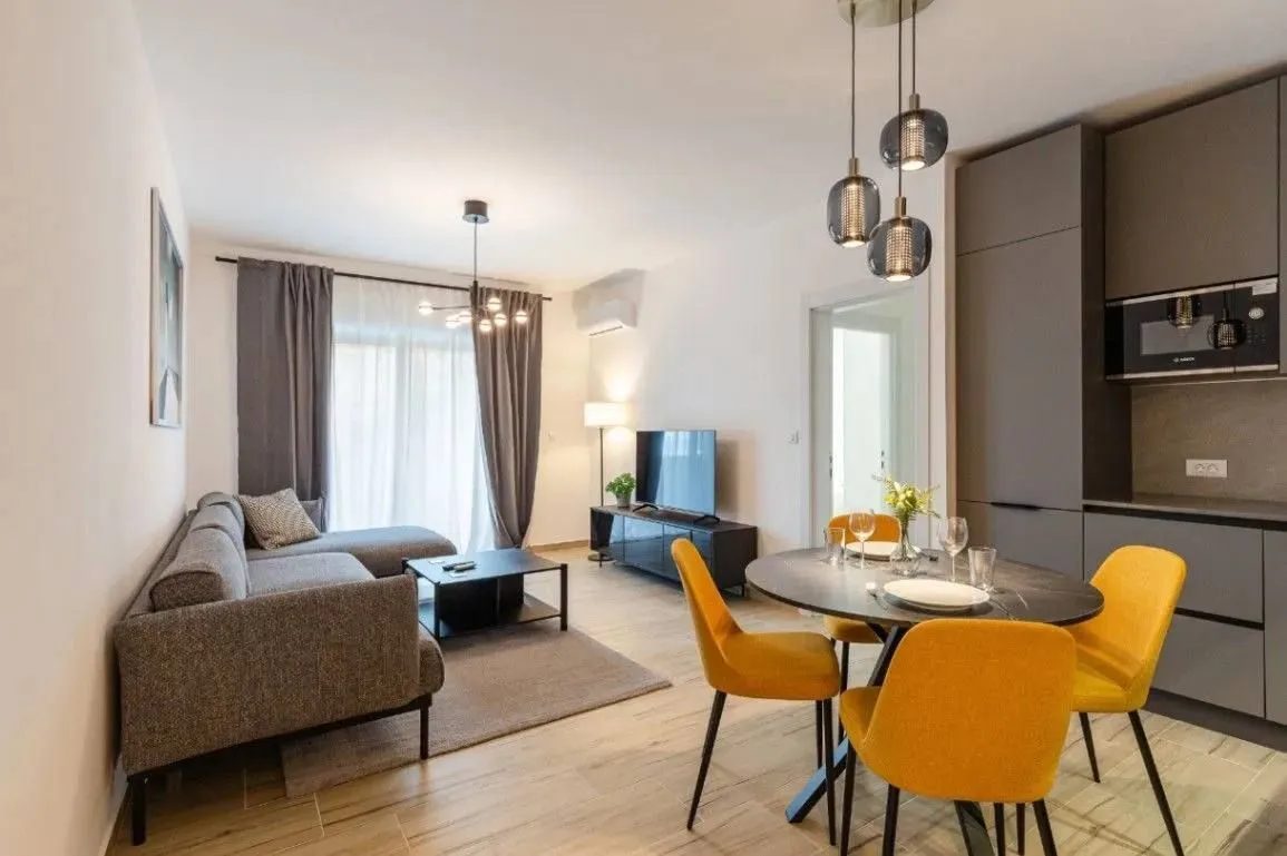 Rent, two bedroom apartment, 80m², Bečići, Budva