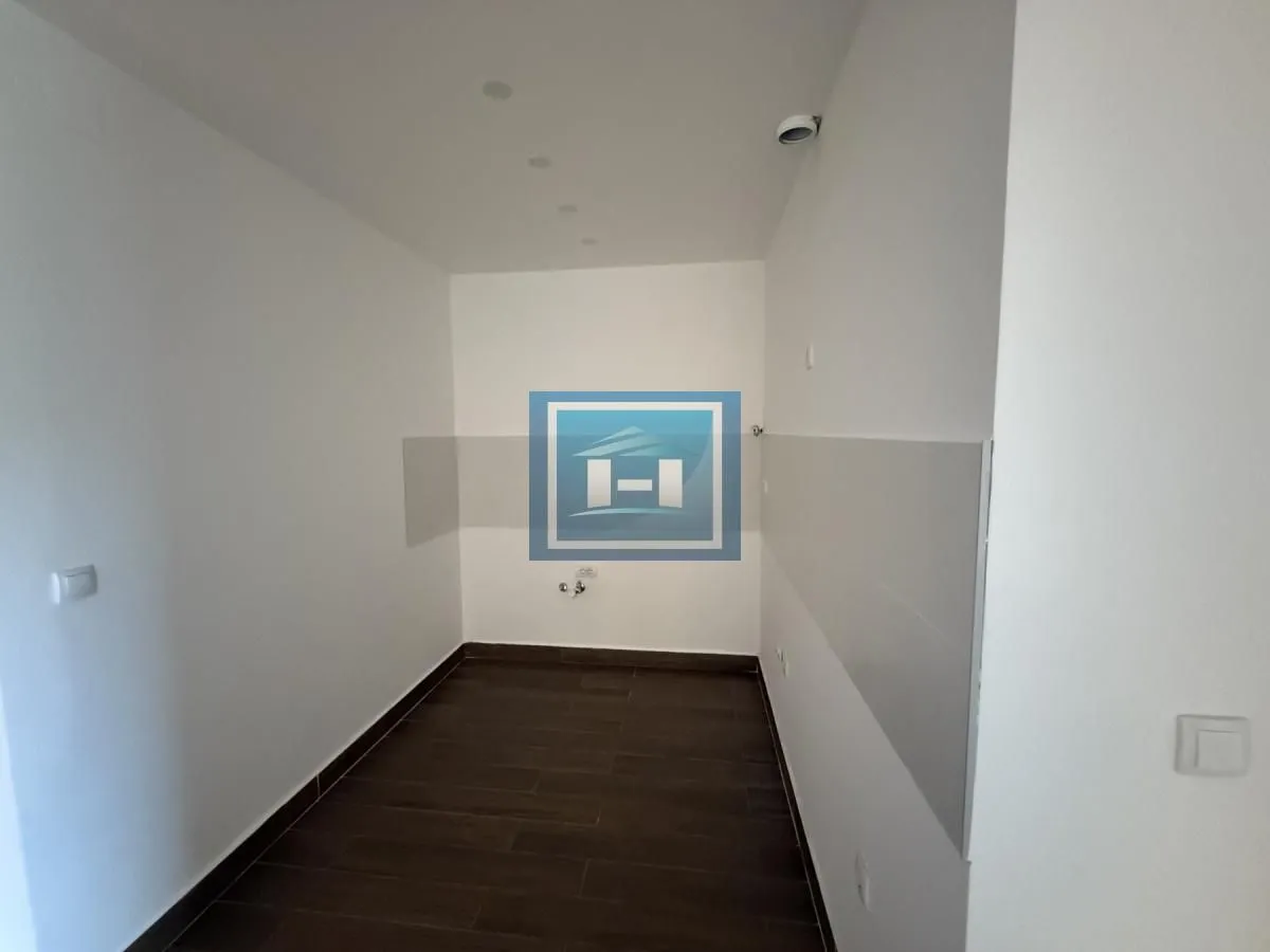 Prodaja, jednosoban stan, 77m², Vašarište, Jagodina