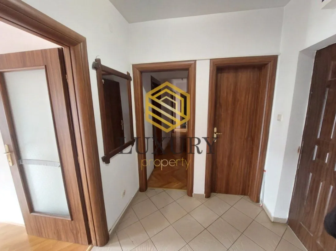 Prodaja, trosoban stan, 80m², Blok 9, Podgorica