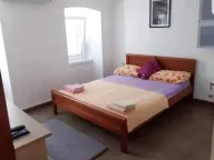 Izdavanje, kuća, 170m², Kostanjica, Kotor - image 19