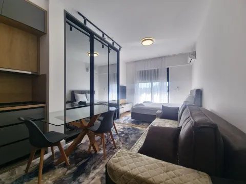 Rent, studio apartment, 33m², Bečići, Budva