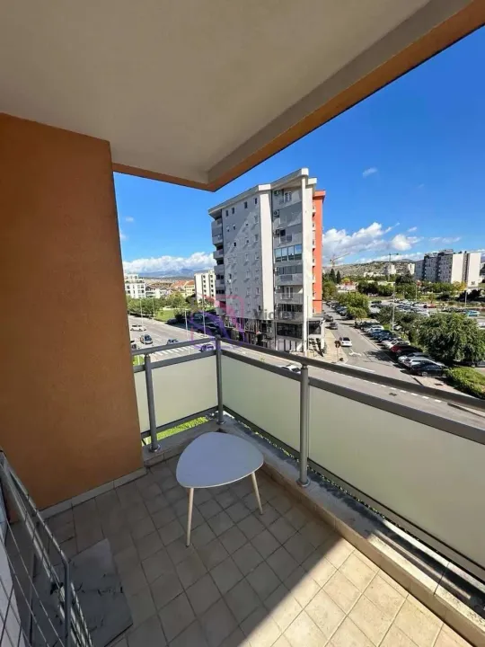 Izdavanje, jednosoban stan, 50m², City Kvart, Podgorica
