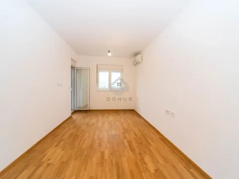 Prodaja, trosoban stan, 104m², Stari Aerodrom, Podgorica - image 4