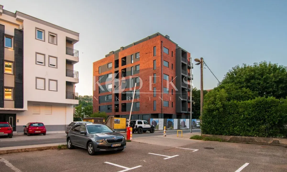 Izdavanje, poslovni prostor, 81m², Vezirov Most, Podgorica