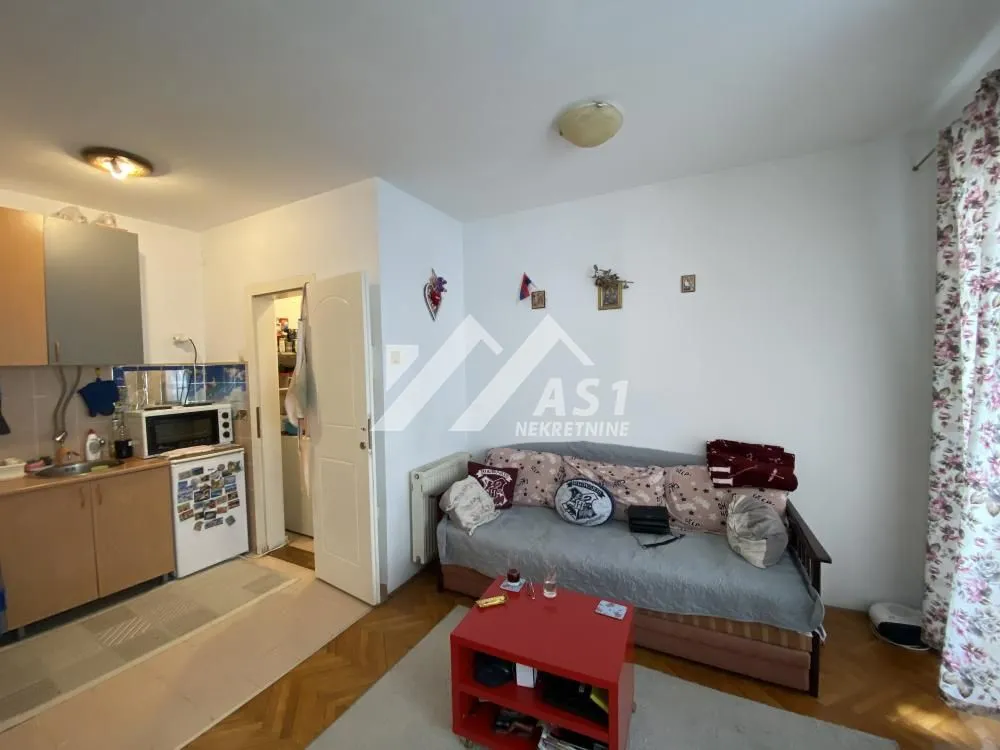 Izdavanje, jednosoban stan, 33m², Grbavica, Novi Sad Sve Podlokacije