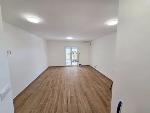 Rent, one bedroom apartment, 45m², Stari Aerodrom, Podgorica - image 1
