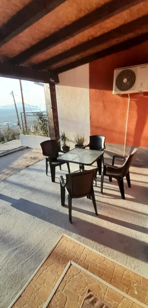 Izdavanje, kuća, 80m², Dub, Kotor