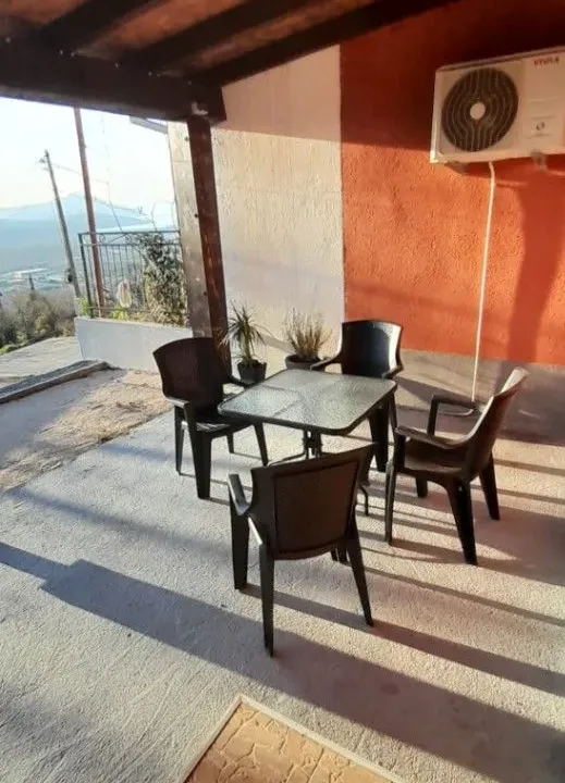 Izdavanje, kuća, 80m², Dub, Kotor