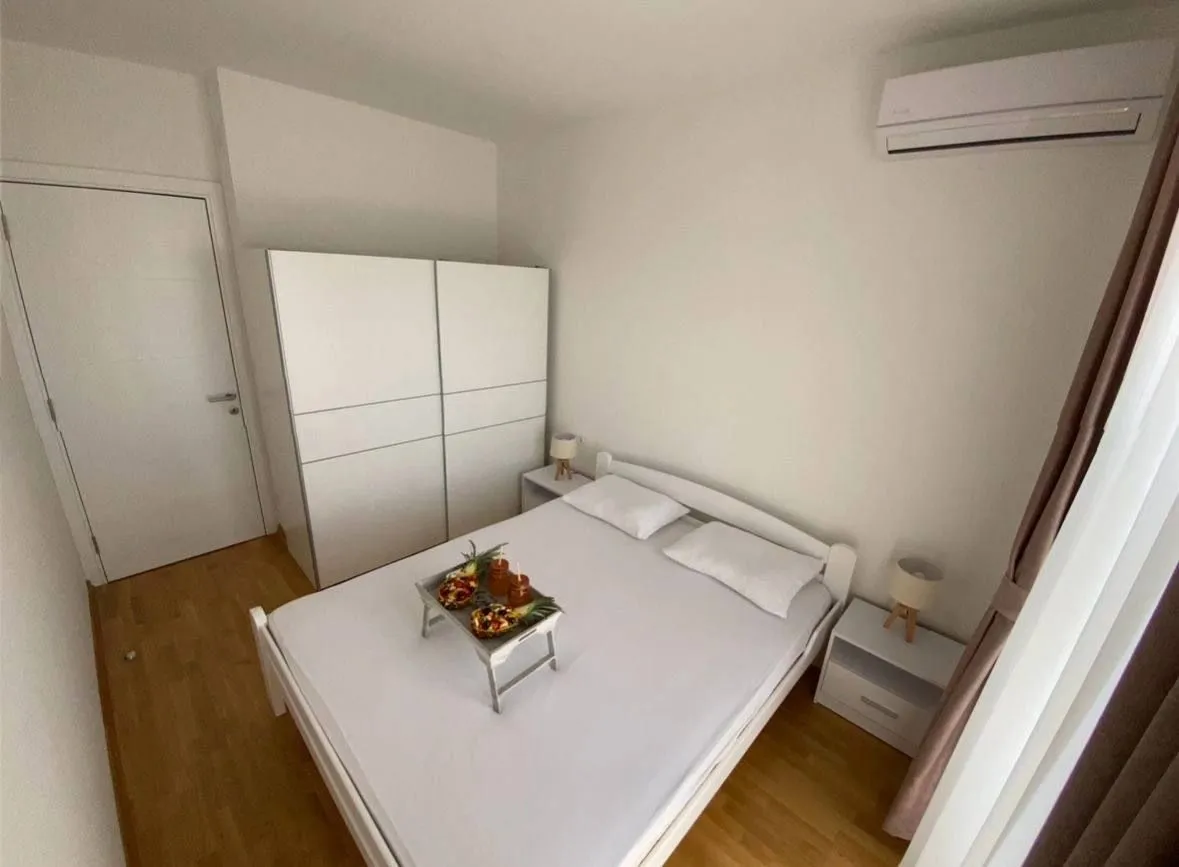 Rent, one bedroom apartment, 43m², Bečići, Budva