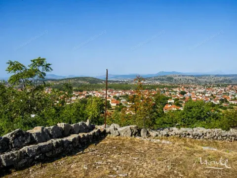 Zemljište in Doljani