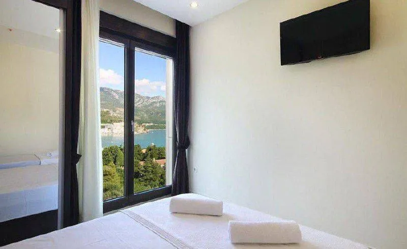 Rent, two bedroom apartment, 83m², Bečići, Budva