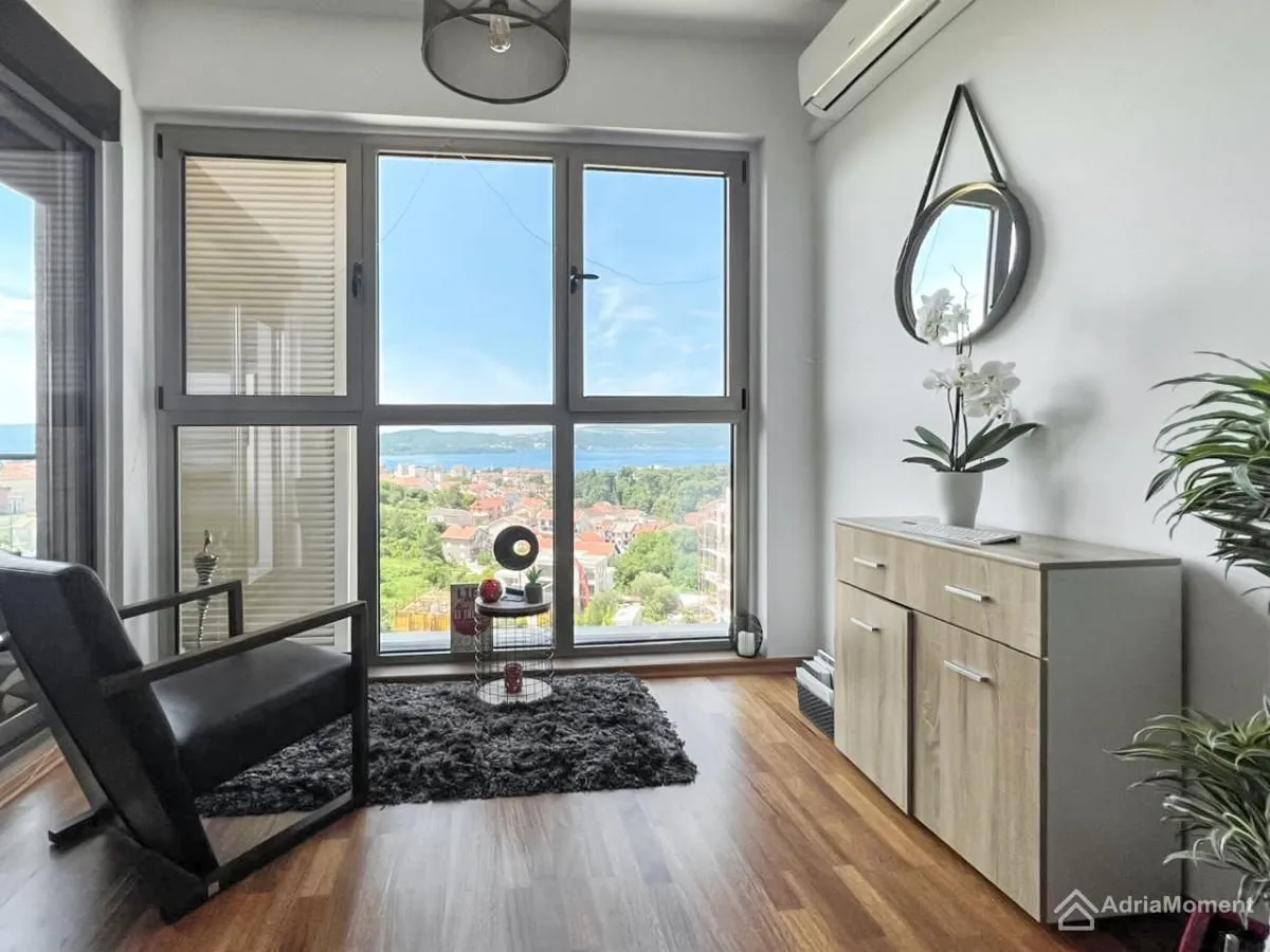 Prodaja, jednosoban stan, 49m², Tivat, Crna Gora