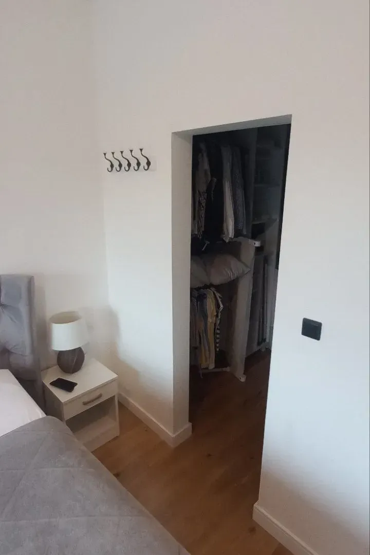Izdavanje, kuća, 180m², Gornja Gorica, Podgorica