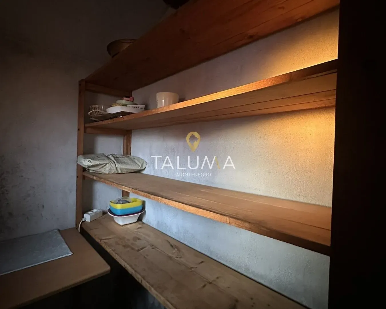 Izdavanje, trosoban stan, 120m², Vranići, Podgorica