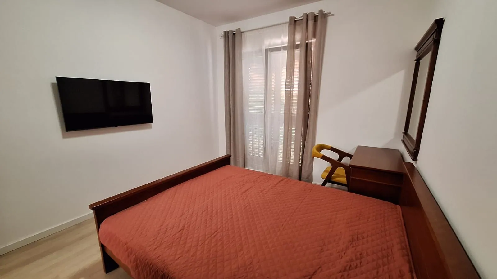 Prodaja, trosoban stan, 220m², Tivat, Crna Gora