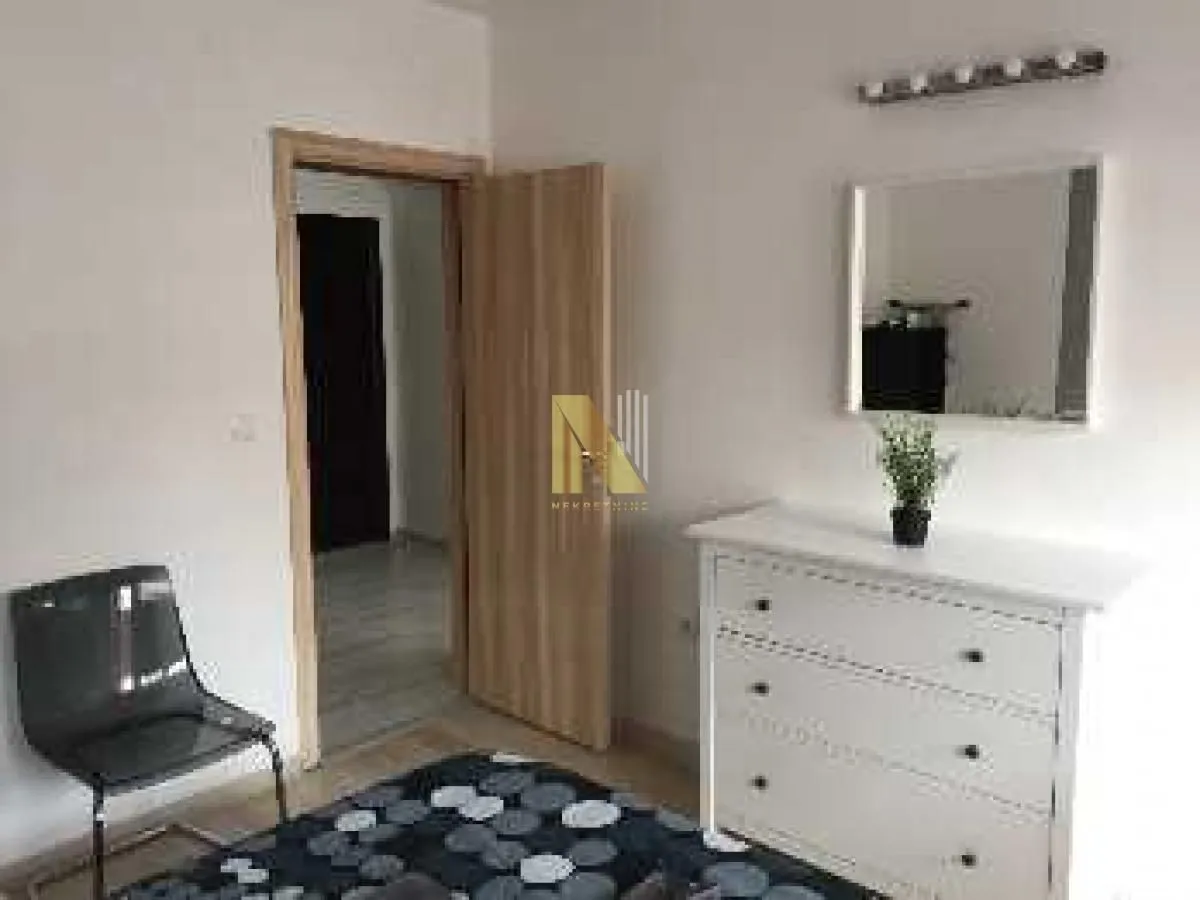 Izdavanje, dvosoban stan, 45m², Centar, Novi Sad