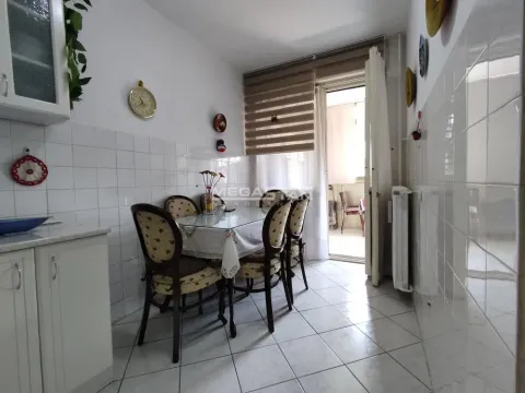 Sale, two bedroom apartment, 60m², Južni Bulevar, Vračar Sve Podlokacije - image 8