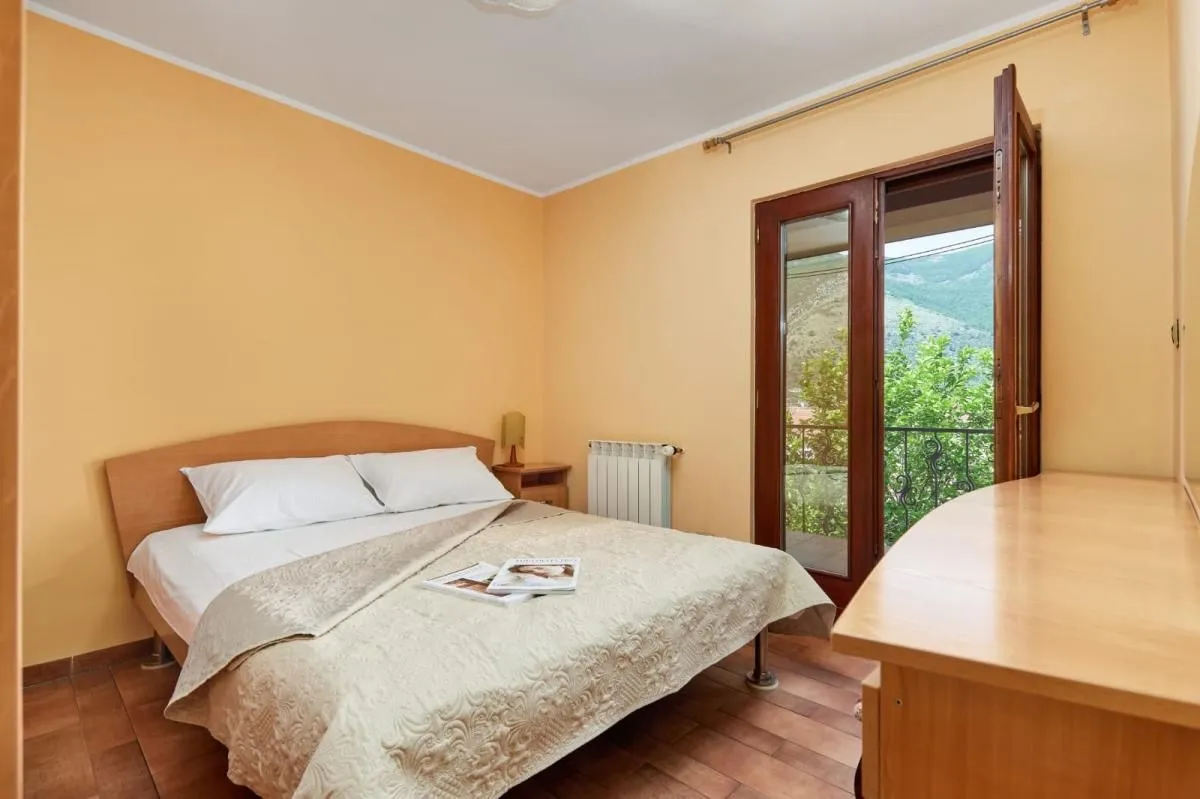 Rent, three bedroom apartment, 120m², Kotor, Crna Gora