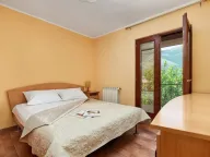 Rent, three bedroom apartment, 120m², Kotor, Crna Gora - image 8