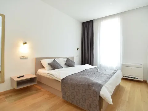 Rent, one bedroom apartment, 57m², Budva, Crna Gora - image 11