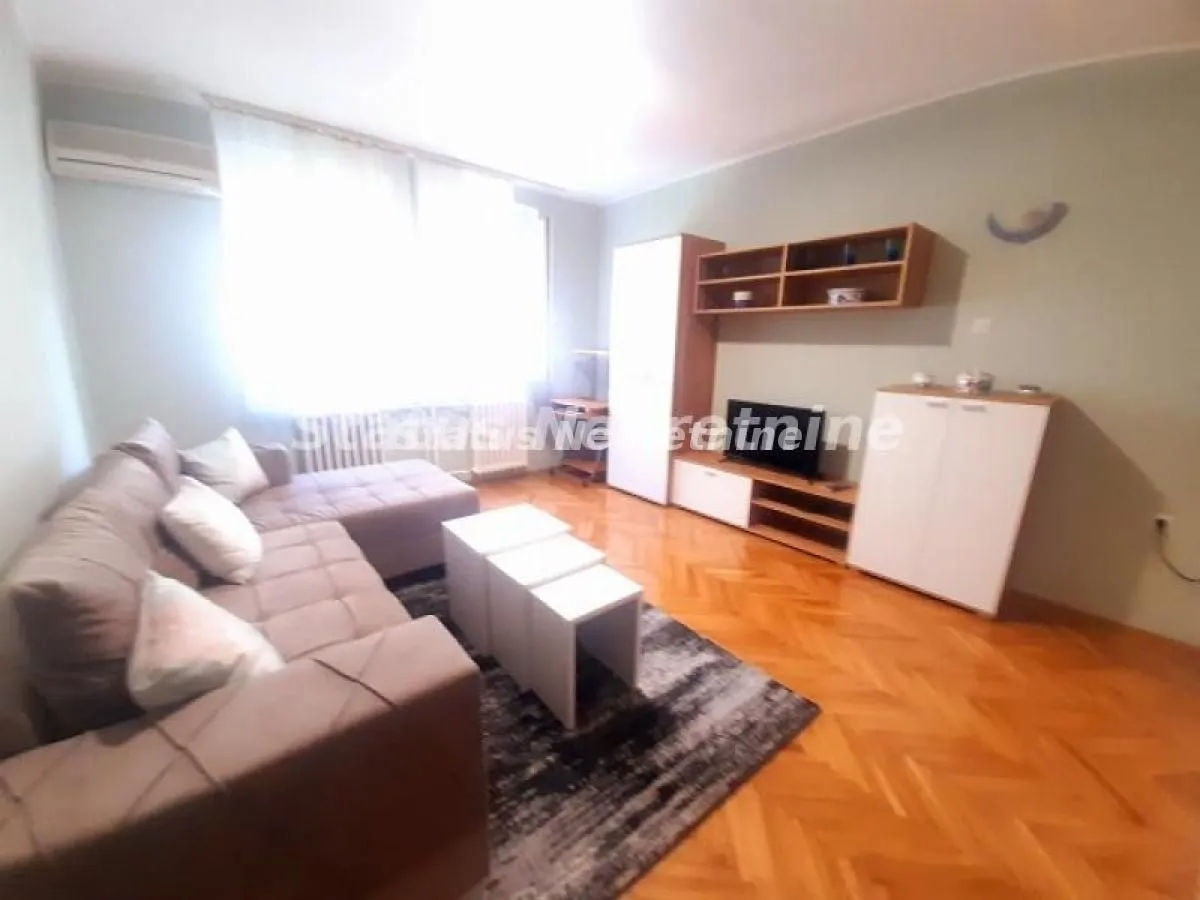 Izdavanje, garsonjera, 25m², Bulevar Oslobodjenja, Novi Sad Sve Podlokacije