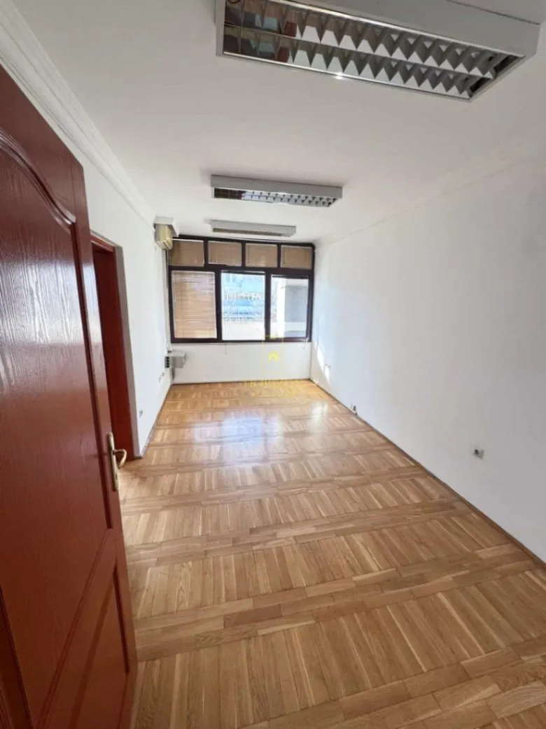 Izdavanje, poslovni prostor, 92m², Preko Morače, Podgorica
