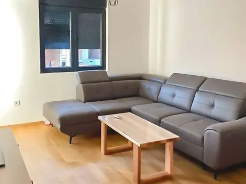 Izdavanje, dvosoban stan, 55m², City Kvart, Podgorica - image 1