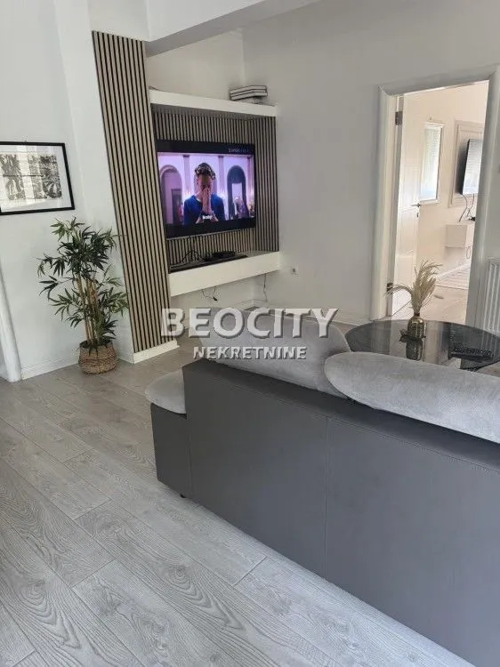 Izdavanje, stan, 120m², Centar, Novi Sad