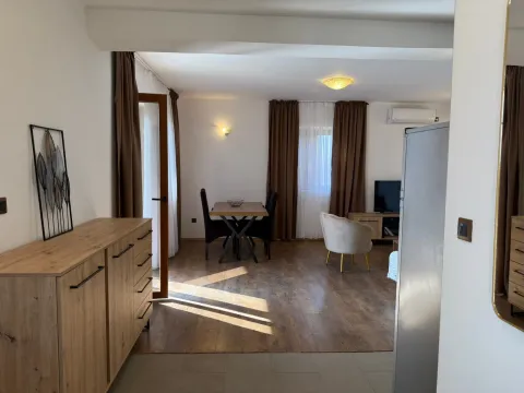 Izdavanje, kuća, 150m², Kuljače, Budva - image 22
