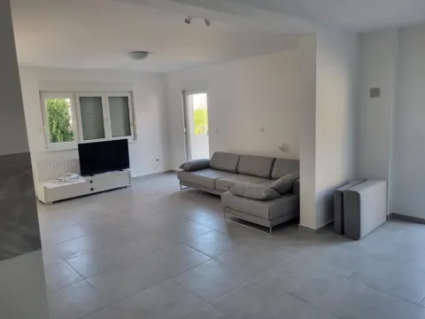 Izdavanje, kuća, 160m², Zvezdara Sve Podlokacije, Beograd - image 3