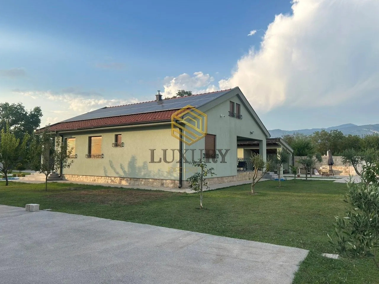 Rent, house, 220m², Ćurilac, Danilovgrad