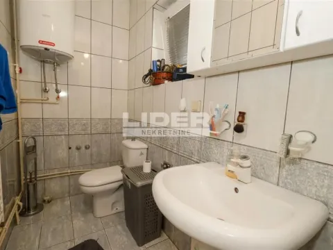 Izdavanje, kuća, 500m², Veliki Mokri Lug, Zvezdara Sve Podlokacije - image 16