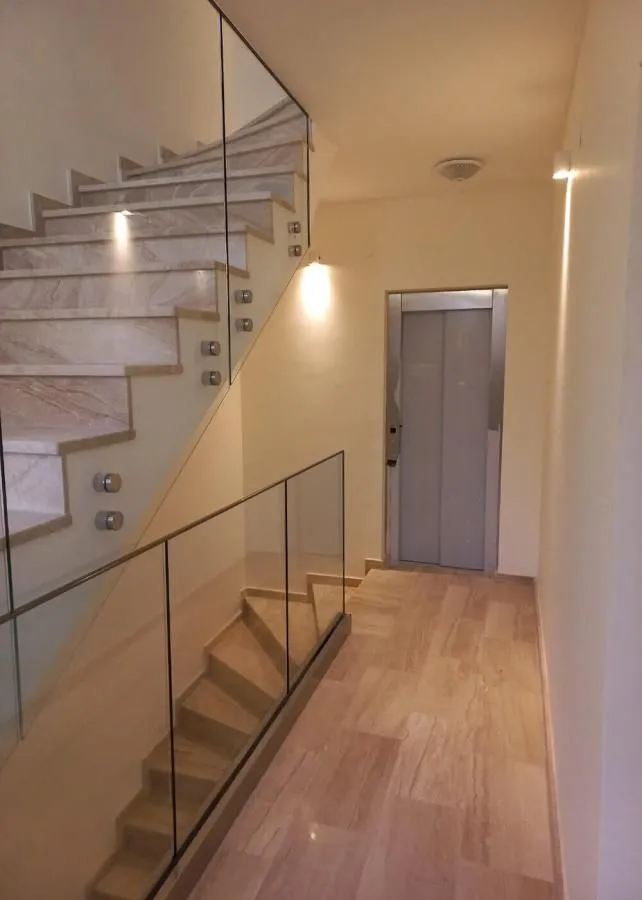 Rent, four bedroom apartment, 174m², Savski Venac, Beograd
