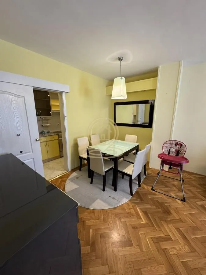 Izdavanje, trosoban stan, 76m², Centar, Novi Sad