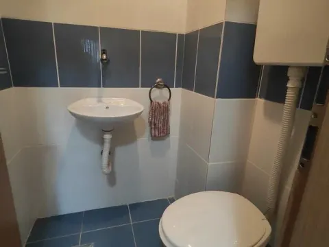 Izdavanje, trosoban stan, 71m², Centar, Jagodina - image 12